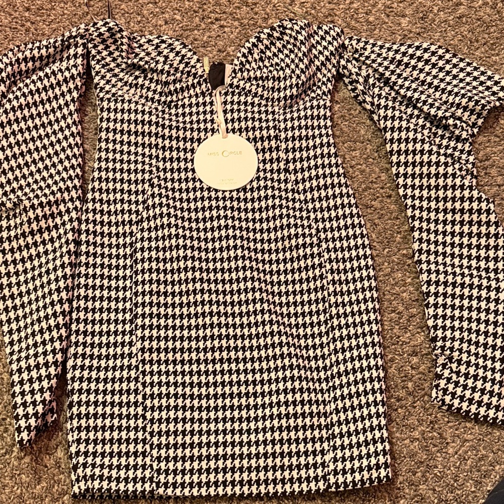 Miss CircleBlack & White Houndstooth Off-Shoulder Mini Dress